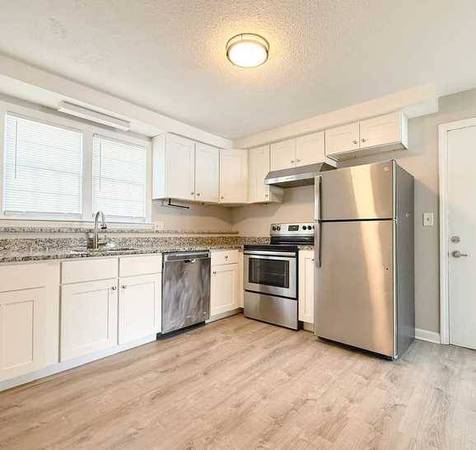Listing photo 1 of 4
