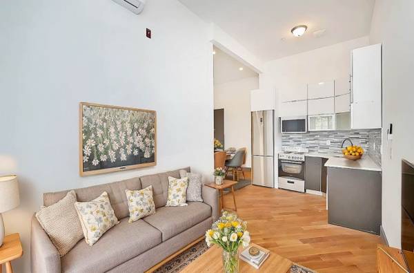 Listing photo 1 of 5