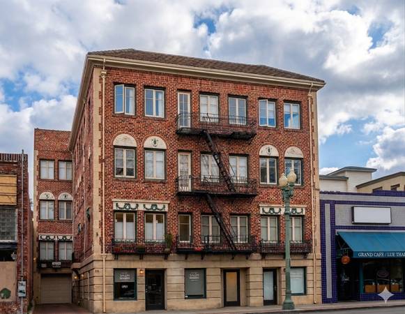 Listing photo 1 of 5