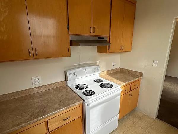 Listing photo 1 of 4