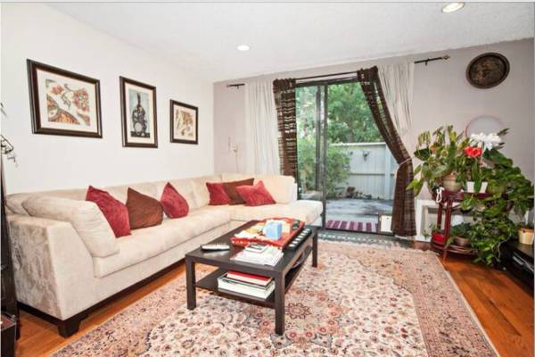 Listing photo 1 of 5