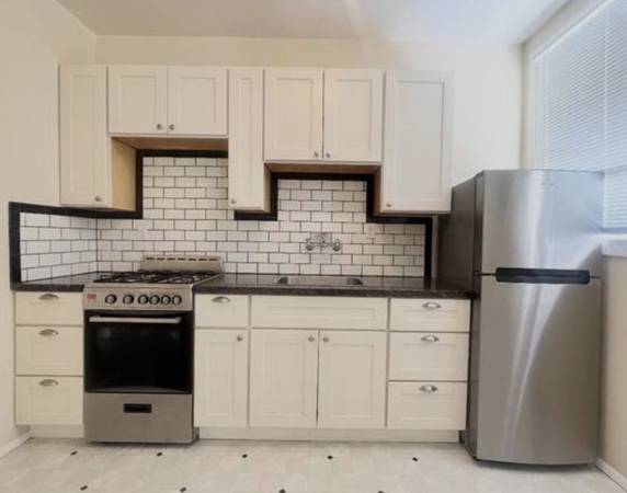 Listing photo 1 of 4