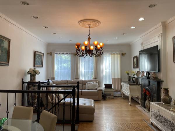 Listing photo 1 of 5