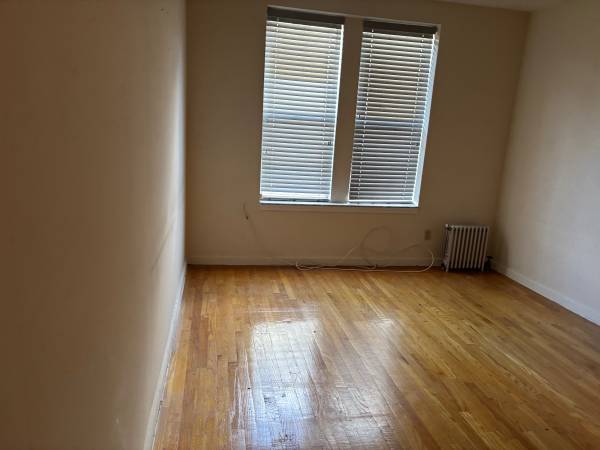 Listing photo 1 of 5