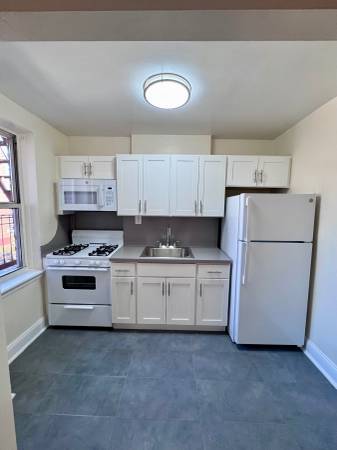 Listing photo 1 of 5