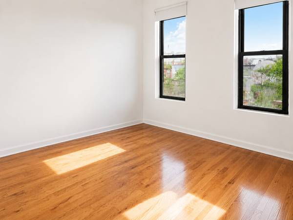 Listing photo 1 of 5