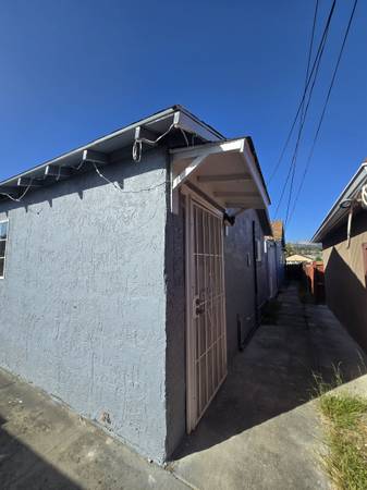 Listing photo 1 of 5