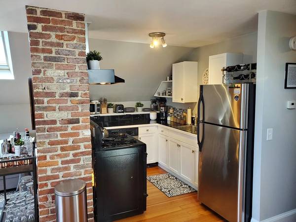 Listing photo 1 of 5