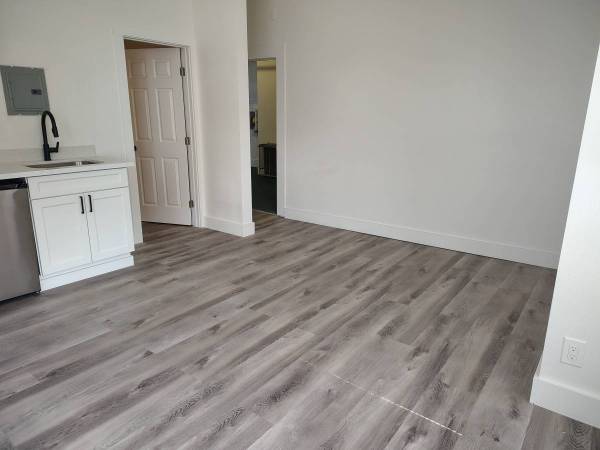 Listing photo 1 of 5
