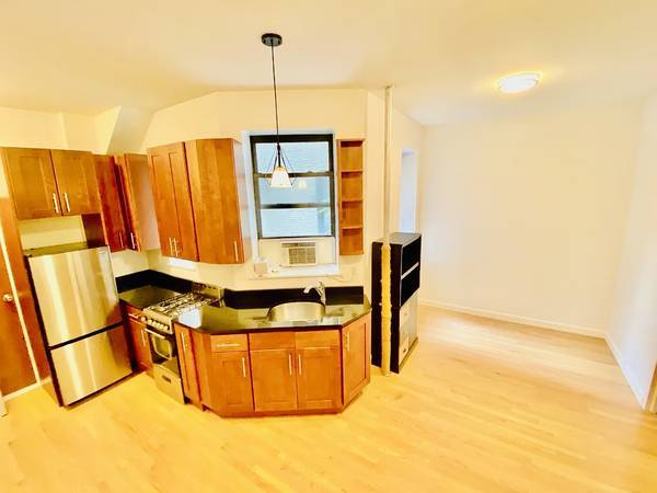 Listing photo 1 of 5