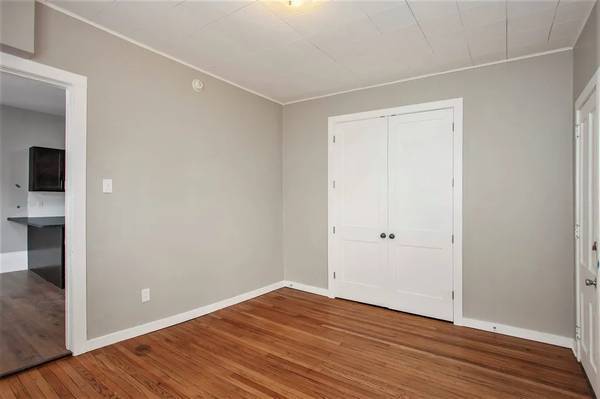 Listing photo 1 of 3