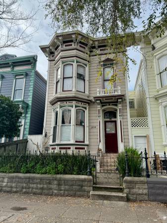 Listing photo 1 of 5