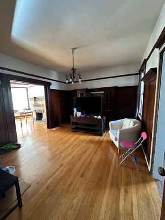 Listing photo 1 of 5