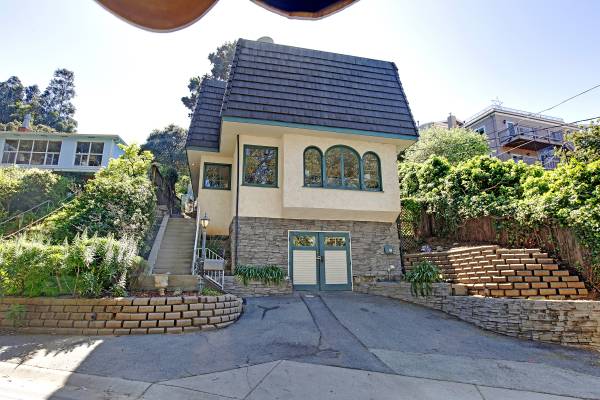 Listing photo 1 of 5