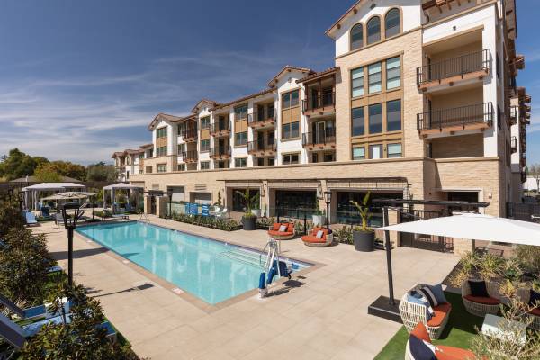 Listing photo 1 of 5