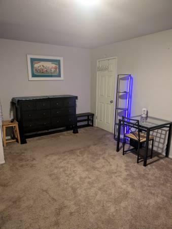 Listing photo 1 of 4