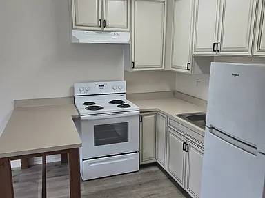 Listing photo 1 of 5