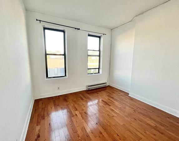 Listing photo 1 of 5