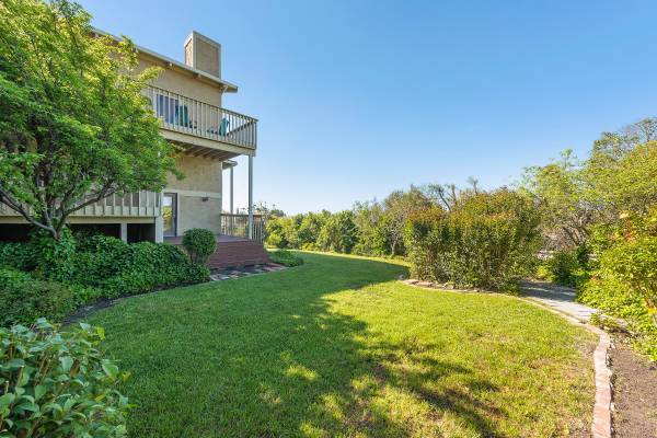 Listing photo 1 of 5