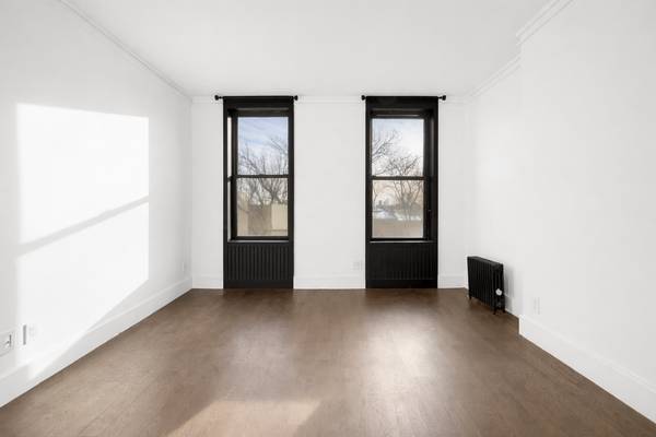 Listing photo 1 of 5