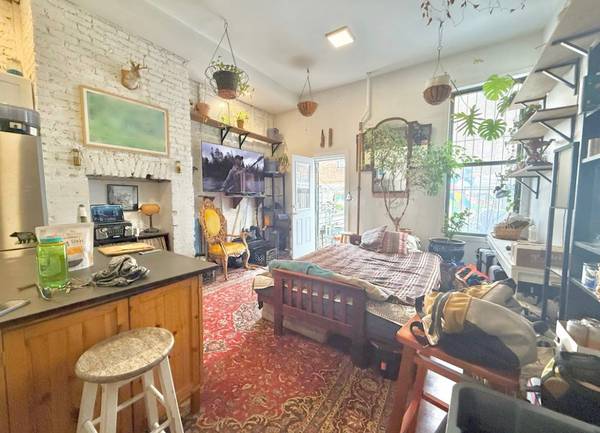 Listing photo 1 of 16