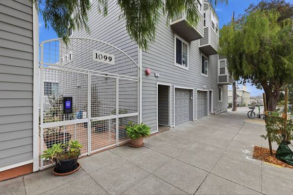 Listing photo 1 of 5