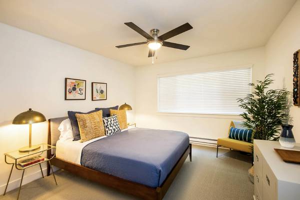 Listing photo 1 of 5