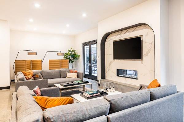 Listing photo 1 of 5