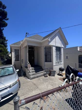 Listing photo 1 of 3