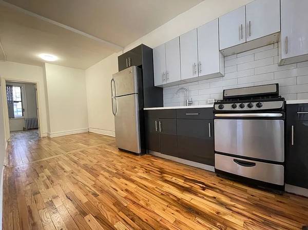 Listing photo 1 of 5