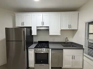 Listing photo 1 of 5