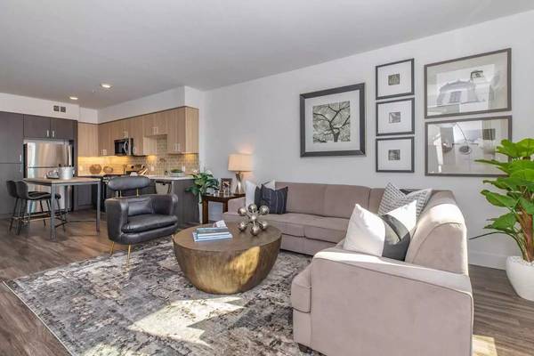 Listing photo 1 of 5