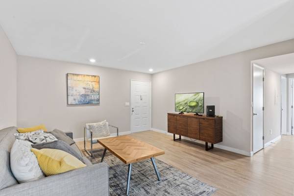 Listing photo 1 of 5