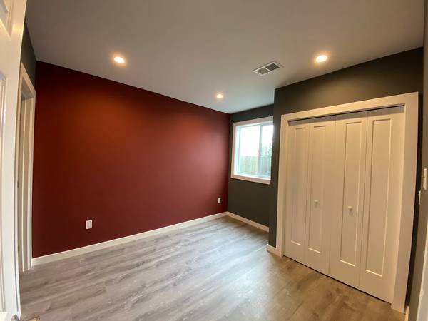 Listing photo 1 of 4