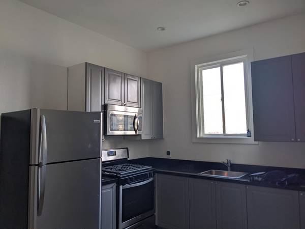 Listing photo 1 of 3