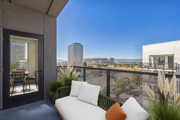 Listing photo 1 of 5