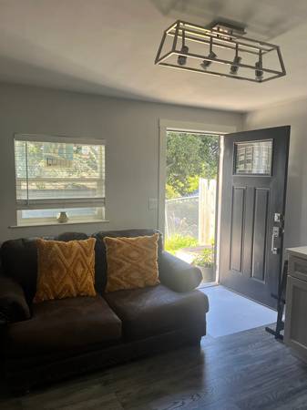 Listing photo 1 of 5