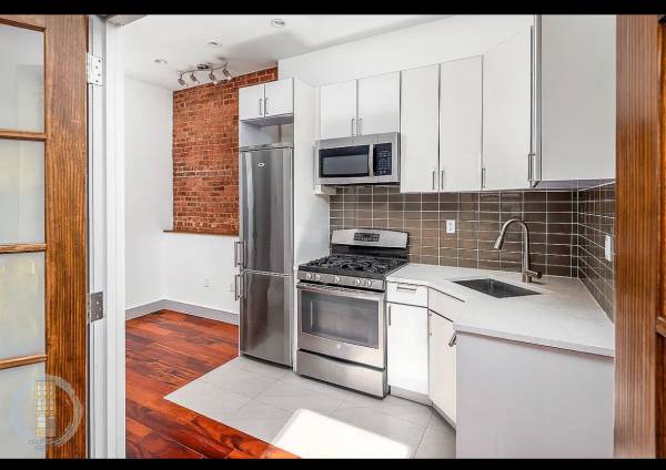 Listing photo 1 of 5