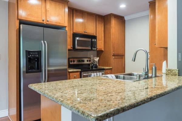 Listing photo 1 of 4