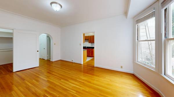 Listing photo 1 of 5