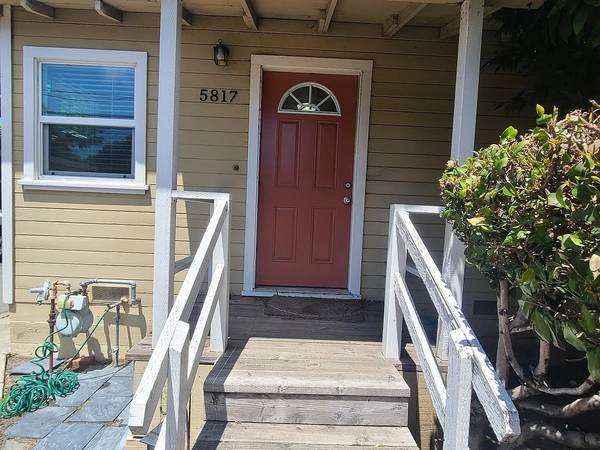 Listing photo 1 of 3