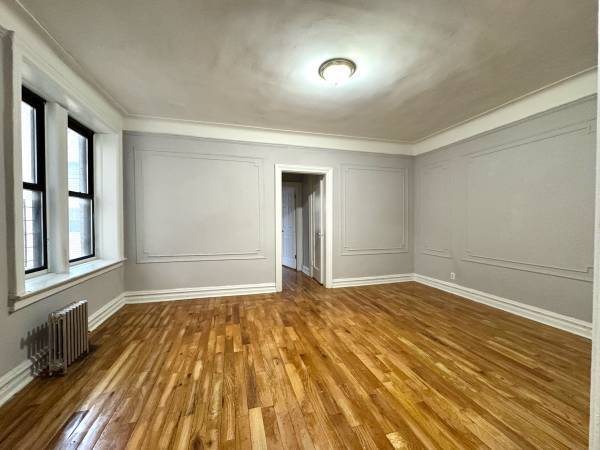 Listing photo 1 of 4