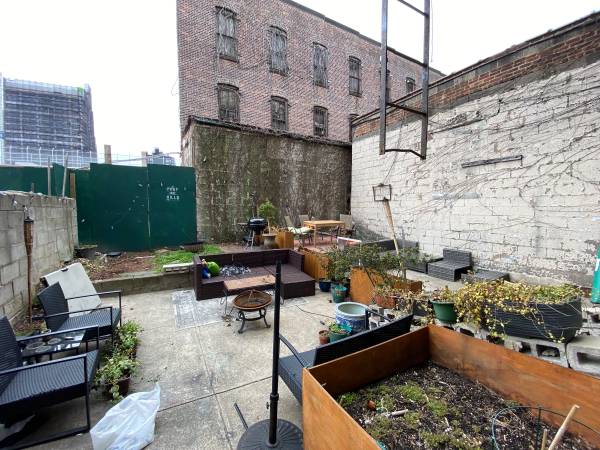 Listing photo 1 of 5