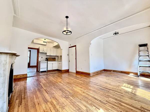 Listing photo 1 of 5