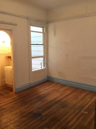 Listing photo 1 of 4