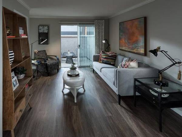 Listing photo 1 of 5