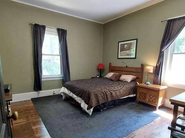 Listing photo 1 of 2