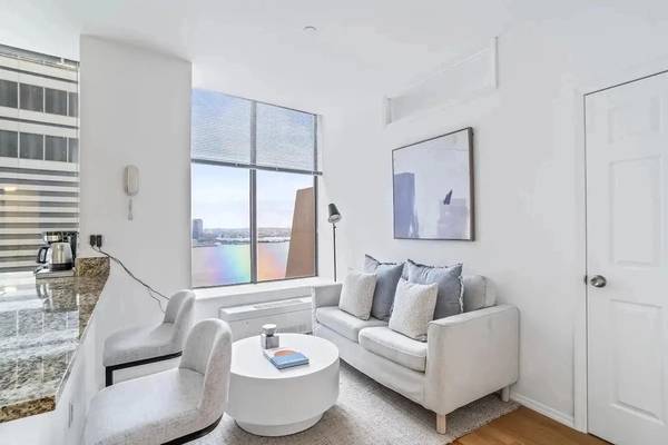 Listing photo 1 of 6