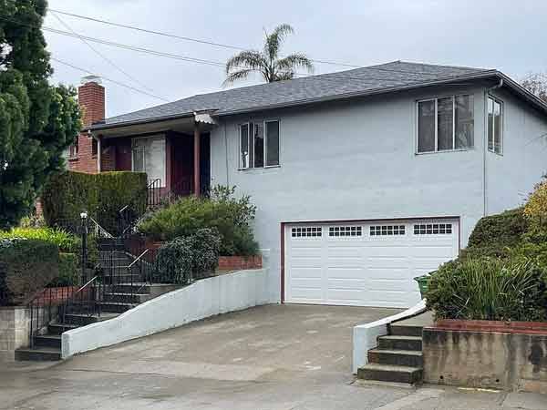 Listing photo 1 of 4