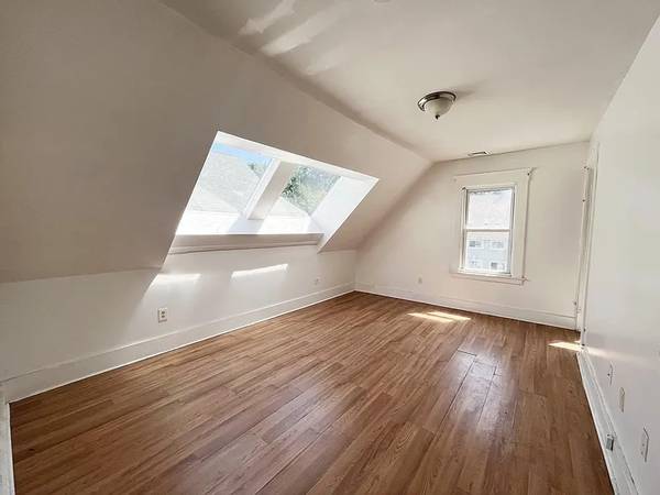 Listing photo 1 of 5